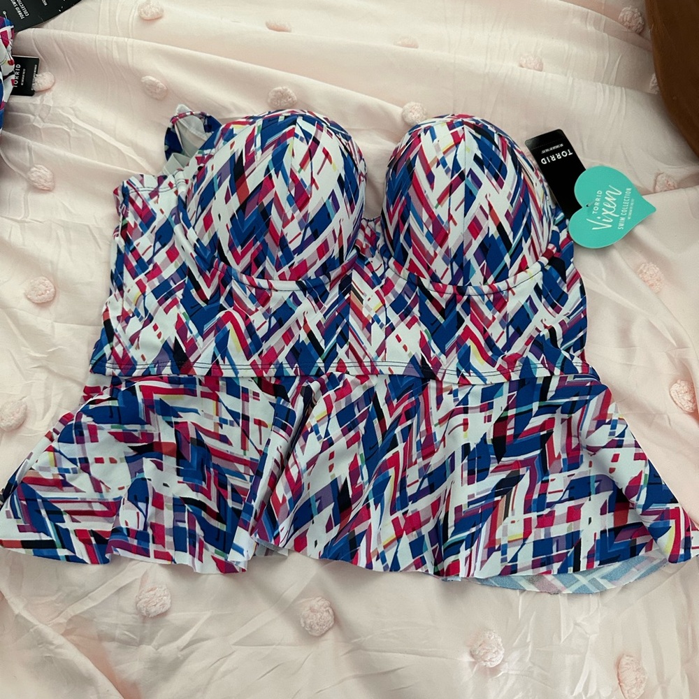 TORRID Purple Blue White Geometric Top Size 00 NWT